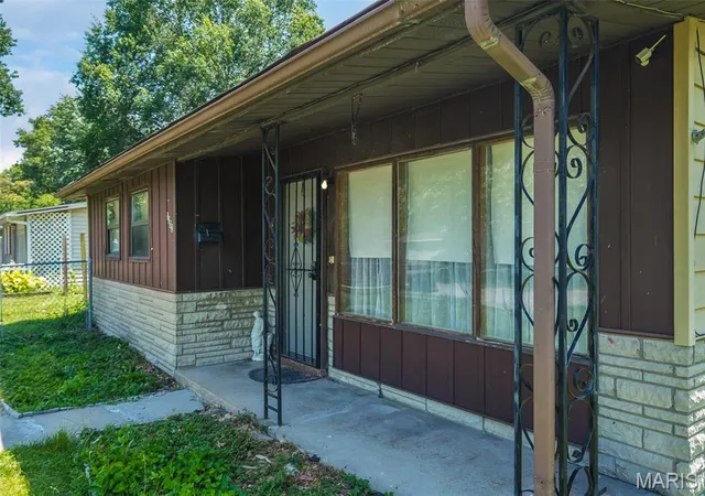 Homes for sale in East St Louis, IL | 1302 Saint Raphael St, East St Louis, IL 62206 | MLS# MIS26039545
