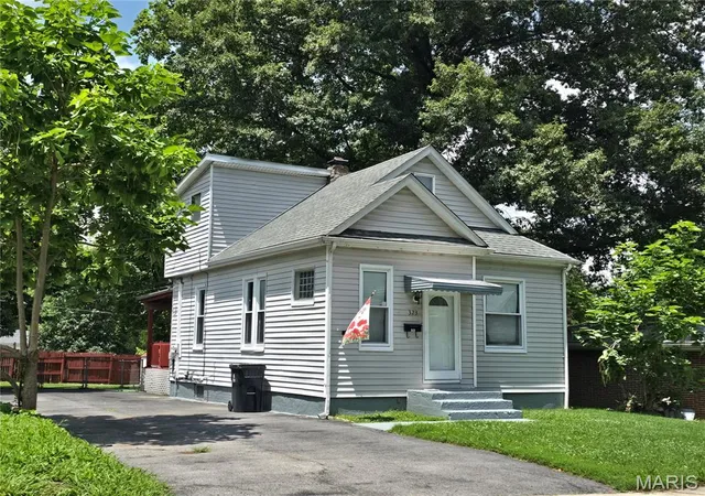 image of 323 N 37th St, Belleville, IL 62226 | MLS# MIS26039547