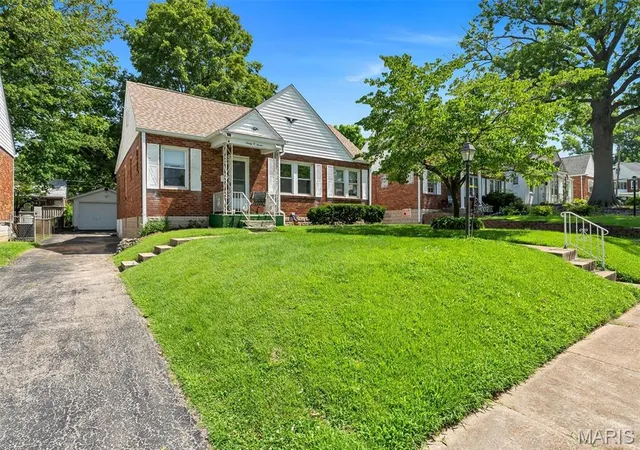2nd image of 9007 Osage Ln, St Louis, MO 63114 | MLS# MIS26039548
