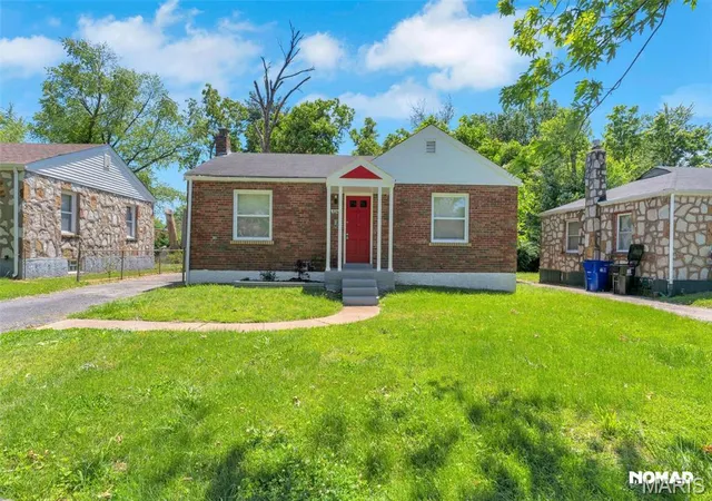 2nd image of 8246 Montreal Dr, Saint Louis, MO 63132 | MLS# MIS26039550