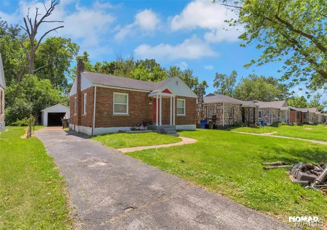 3rd image of 8246 Montreal Dr, Saint Louis, MO 63132 | MLS# MIS26039550
