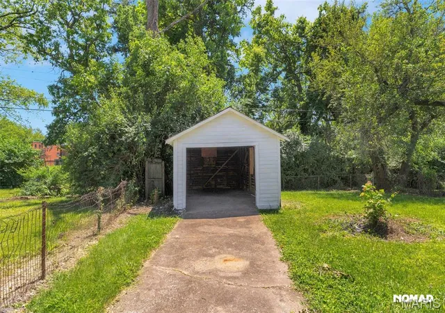 4th image of 8246 Montreal Dr, Saint Louis, MO 63132 | MLS# MIS26039550
