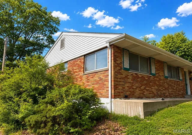 3rd image of 1003 Chartres Ave, Saint Louis, MO 63132 | MLS# MIS26039571