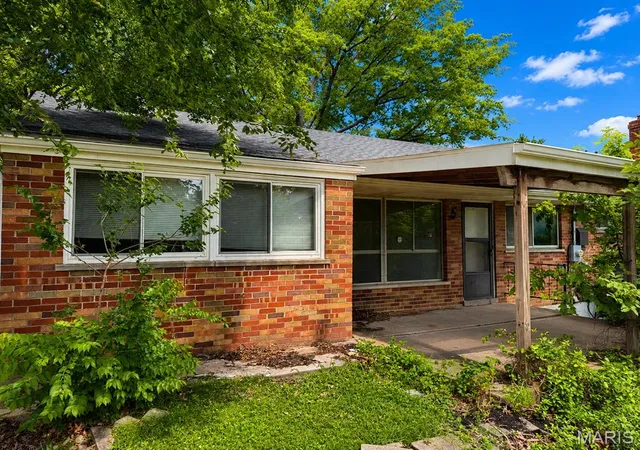 4th image of 1003 Chartres Ave, Saint Louis, MO 63132 | MLS# MIS26039571