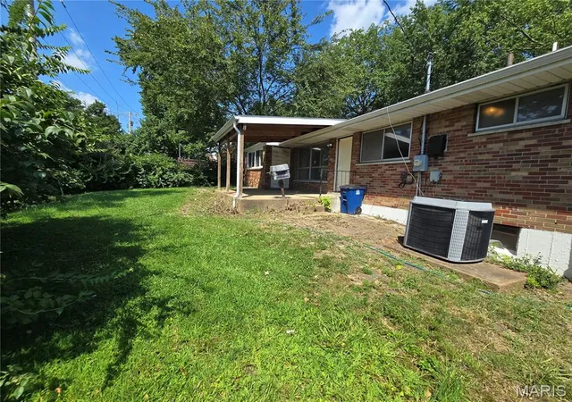 Photo 4 of Single family home for sale at 1003 Chartres Ave, Saint Louis, MO 63132 | MLS# MIS26039571 | Listing updated on 2026-10-07