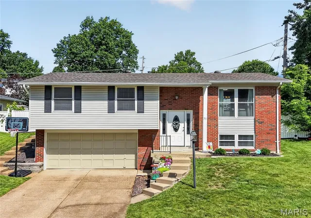 Homes for sale in Fenton, MO | 71 Smoke Tree Dr, Fenton, MO 63026 | MLS# MIS26039578