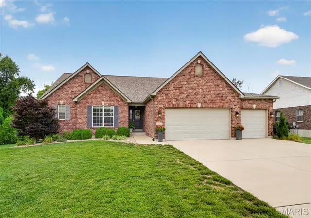 Homes for sale in Columbia, IL | 607 W Laura Ct, Columbia, IL 62236 | MLS# MIS26039590