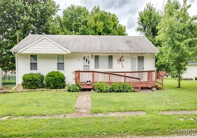 1st image of 402 N Wood St, Mulberry Grove, IL 62262 | MLS# MIS26039594
