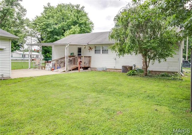 19th image of 402 N Wood St, Mulberry Grove, IL 62262 | MLS# MIS26039594