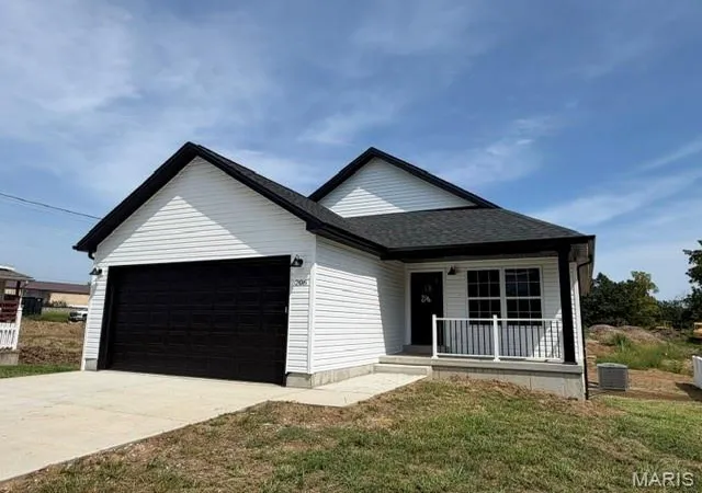 Photo 5 of Single family home for sale at 206 Arlington St, Jonesburg, MO 63351 | MLS# MIS26039597 | Listing updated on 2026-08-13