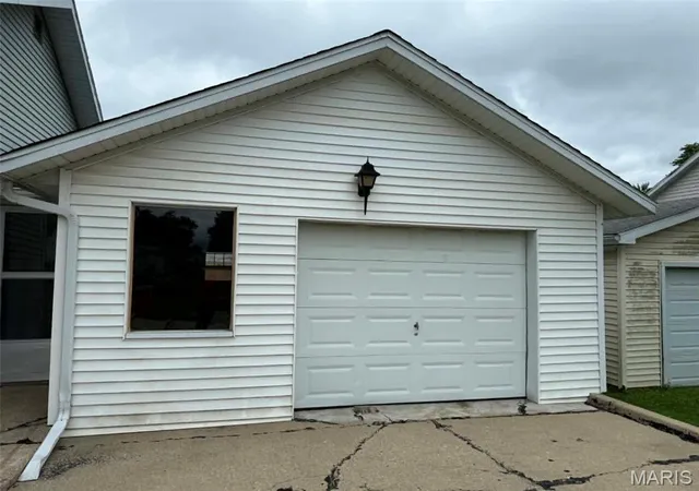 2nd image of 129 N Hudson St, Vandalia, IL 62471 | MLS# MIS26039611