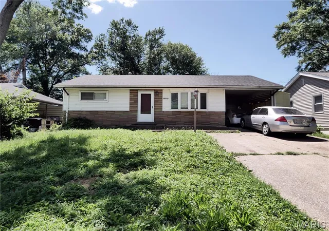 Photo 1 of Single family home for sale at 10113 Crown Point Dr, St Louis, MO 63136 | MLS# MIS26039624 | Listing updated on 2026-10-17
