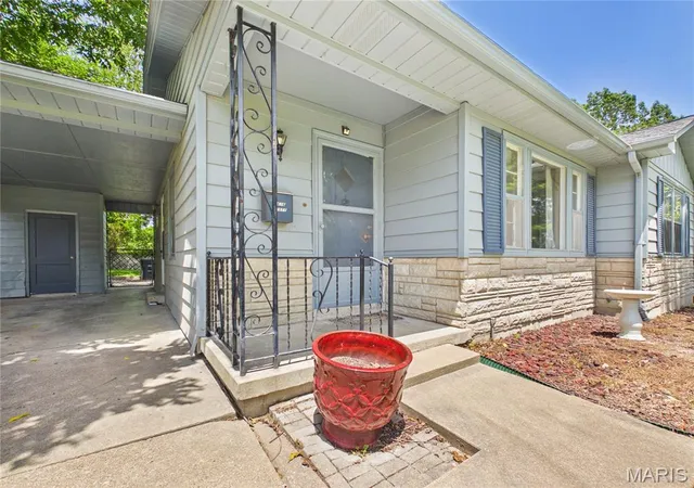 Photo 3 of Sale Pending at 1616 Scott St, Cape Girardeau, MO 63701 | MLS# MIS26039635 | Listing updated on 2026-08-21