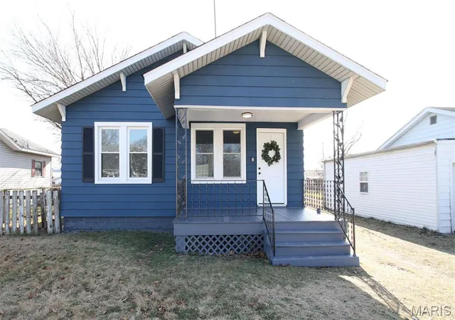 Homes for sale in Wood River, IL | 122 Park Ave, Wood River, IL 62095 | MLS# MIS26039660