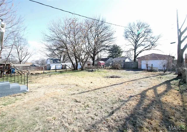 Homes for sale in Wood River, IL | 122 Park Ave, Wood River, IL 62095 | MLS# MIS26039660