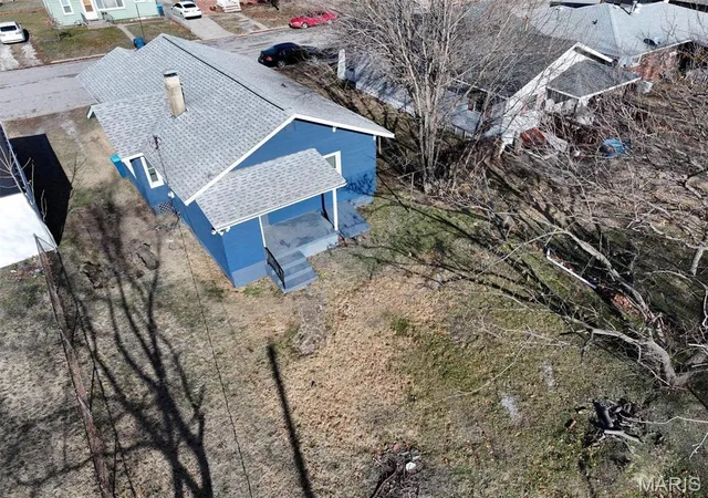 Homes for sale in Wood River, IL | 122 Park Ave, Wood River, IL 62095 | MLS# MIS26039660