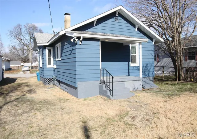 Homes for sale in Wood River, IL | 122 Park Ave, Wood River, IL 62095 | MLS# MIS26039660