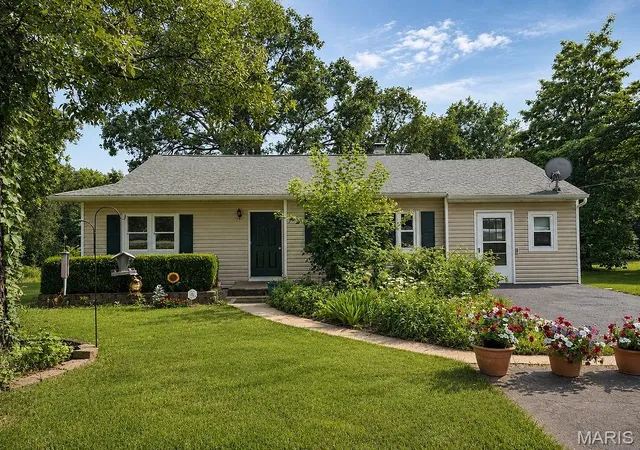 Homes for sale in De Soto, MO | 4950 State Road Y, De Soto, MO 63020 | MLS# MIS26039675
