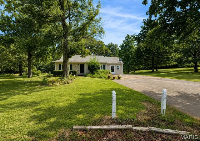 Homes for sale in De Soto, MO | 4950 State Road Y, De Soto, MO 63020 | MLS# MIS26039675