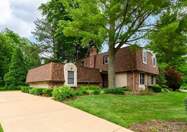 2nd image of 1776 Schoettler Valley Dr, Chesterfield, MO 63017 | MLS# MIS26039682