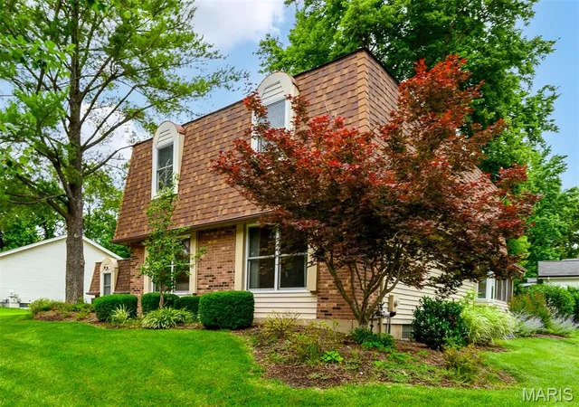 3rd image of 1776 Schoettler Valley Dr, Chesterfield, MO 63017 | MLS# MIS26039682