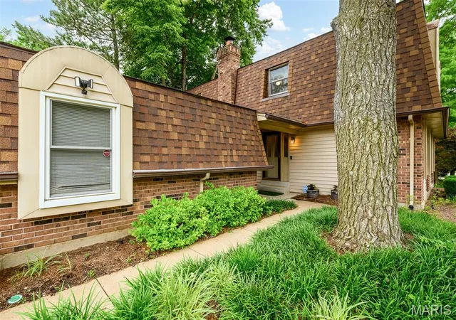 4th image of 1776 Schoettler Valley Dr, Chesterfield, MO 63017 | MLS# MIS26039682