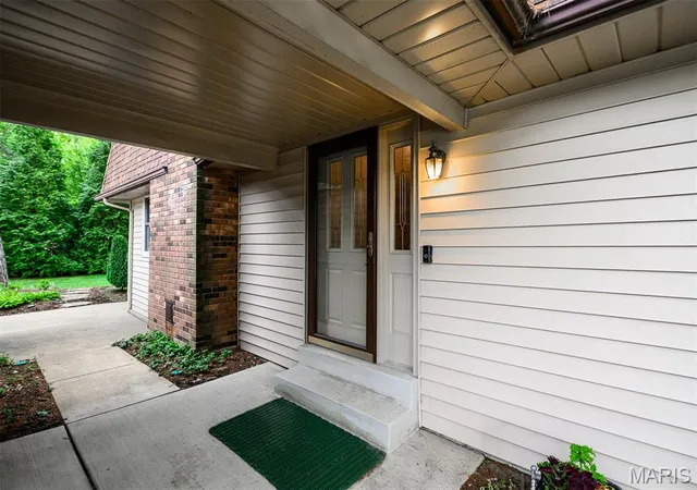 5th image of 1776 Schoettler Valley Dr, Chesterfield, MO 63017 | MLS# MIS26039682