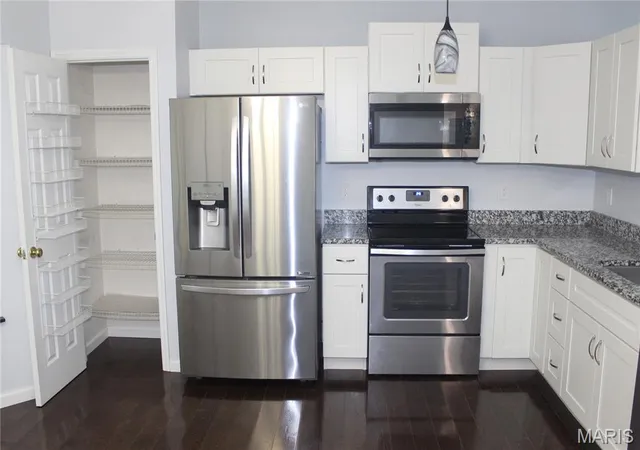 Photo 4 of Single family home for sale at 1511 Glenn Brooke Woods Cir, Ballwin, MO 63021 | MLS# MIS26039683 | Listing updated on 2026-10-06