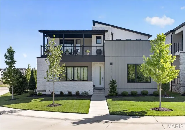 Photo 2 of Single family home for sale at 16529 Waterfront Ave, Chesterfield, MO 63017 | MLS# MIS26039685 | Listing updated on 2026-09-29