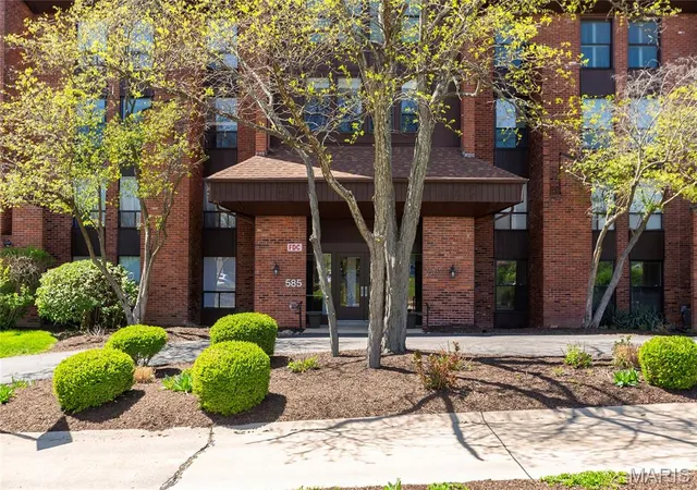 Photo 2 of Condo for sale at 585 Coeur De Royale Dr #206, Saint Louis, MO 63141 | MLS# MIS26039687 | Listing updated on 2026-09-04
