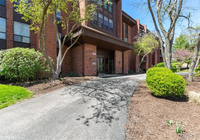 Photo 3 of Condo for sale at 585 Coeur De Royale Dr #206, Saint Louis, MO 63141 | MLS# MIS26039687 | Listing updated on 2026-09-04