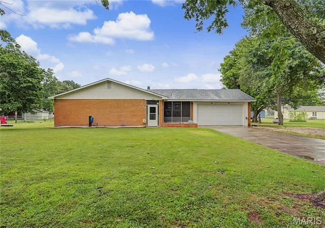 Homes for sale in Sikeston, MO | 210 Sherrie Dr, Sikeston, MO 63801 | MLS# MIS26039688