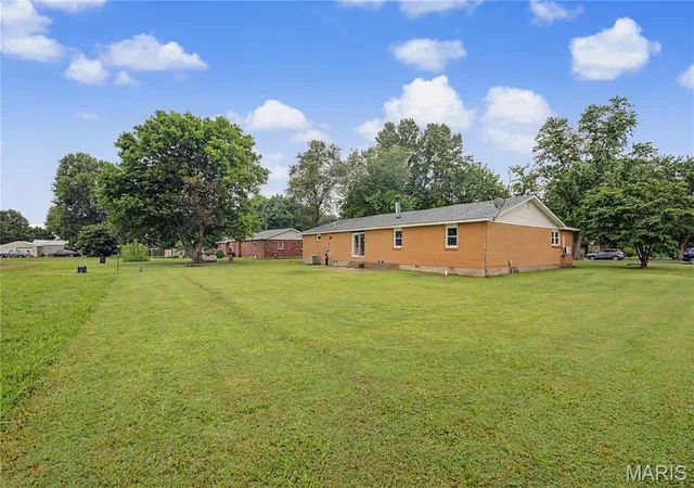 Homes for sale in Sikeston, MO | 210 Sherrie Dr, Sikeston, MO 63801 | MLS# MIS26039688