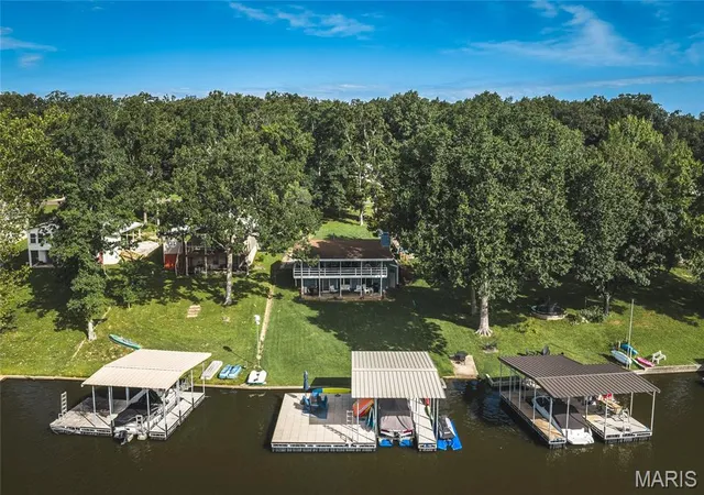 Homes for sale in Cuba, MO | 1858 Lakeshore Dr, Cuba, MO 65453 | MLS# MIS26039705