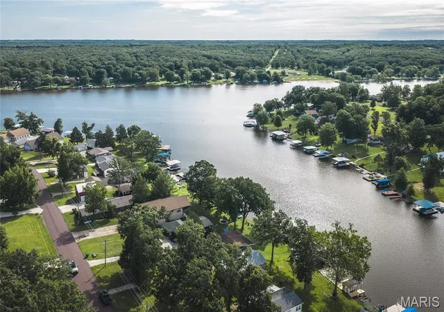 Homes for sale in Cuba, MO | 1858 Lakeshore Dr, Cuba, MO 65453 | MLS# MIS26039705