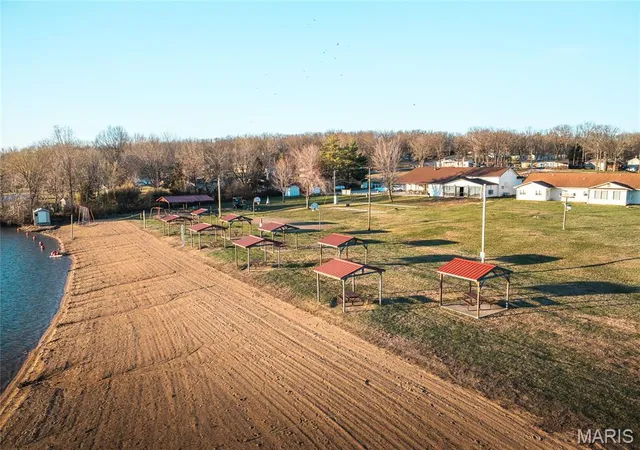 Homes for sale in Cuba, MO | 1858 Lakeshore Dr, Cuba, MO 65453 | MLS# MIS26039705