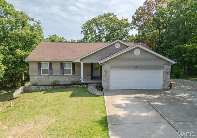 Homes for sale in De Soto, MO | 205 Summerset Dr, De Soto, MO 63020 | MLS# MIS26039707