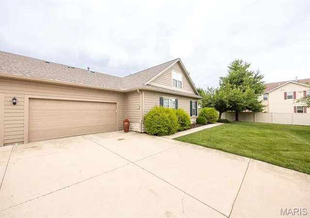 27th image of 1328 Three Rivers Dr, O'fallon, IL 62269 | MLS# MIS26039744