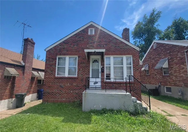 Photo 1 of Sale Pending at 1810 Eton Ln, Saint Louis, MO 63147 | MLS# MIS26039749 | Listing updated on 2026-08-31