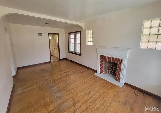 Photo 2 of Sale Pending at 1810 Eton Ln, Saint Louis, MO 63147 | MLS# MIS26039749 | Listing updated on 2026-08-31