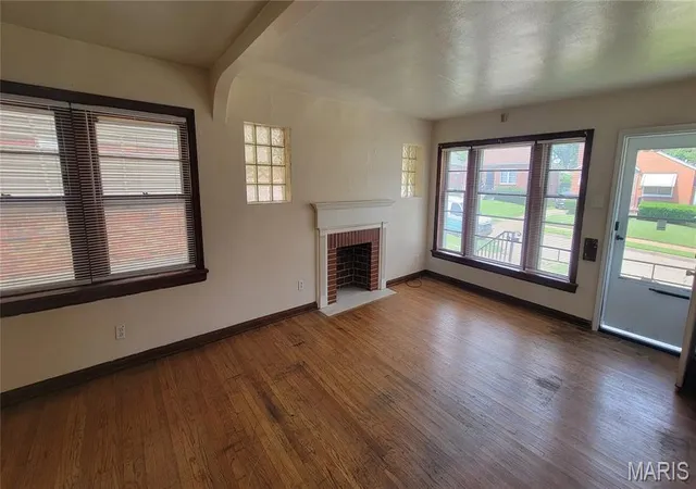 Photo 3 of Sale Pending at 1810 Eton Ln, Saint Louis, MO 63147 | MLS# MIS26039749 | Listing updated on 2026-08-31