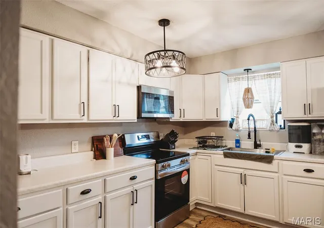 Photo 3 of Single family home for sale at 2815 W Lakeview Dr, Poplar Bluff, MO 63901 | MLS# MIS26039752 | Listing updated on 2026-07-27