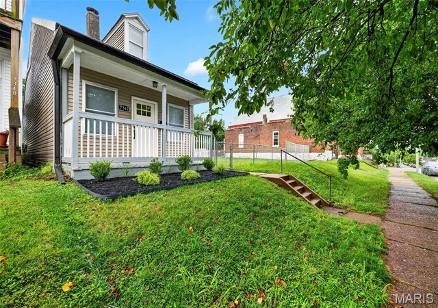 3rd image of 7342 Vermont Ave, St Louis, MO 63111 | MLS# MIS26039772