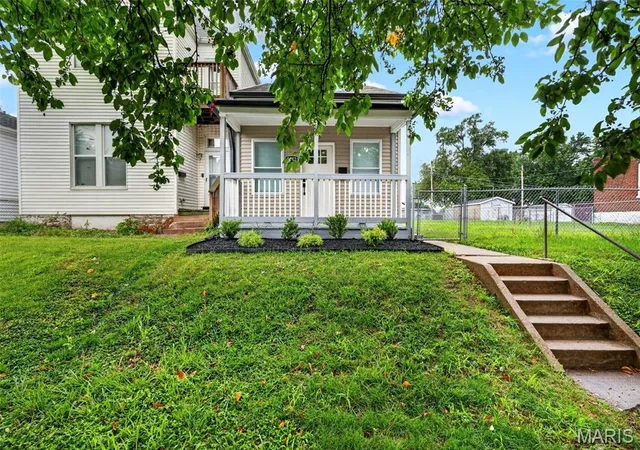 4th image of 7342 Vermont Ave, St Louis, MO 63111 | MLS# MIS26039772