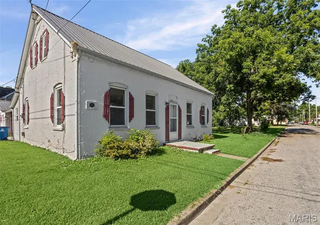 Homes for sale in Germantown, IL | 700 Walnut St, Germantown, IL 62245 | MLS# MIS26039779
