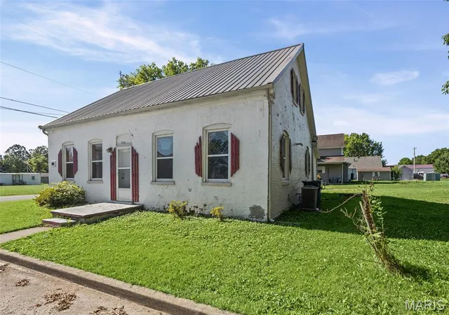 Homes for sale in Germantown, IL | 700 Walnut St, Germantown, IL 62245 | MLS# MIS26039779