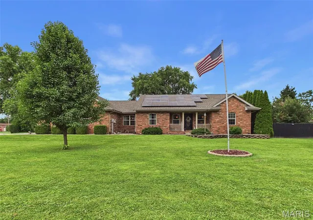 Homes for sale in Wood River, IL | 1168 N 6th St, Wood River, IL 62095 | MLS# MIS26039790