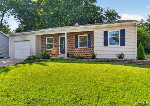 Photo 2 of Sale Pending at 1285 Flora Ln, Florissant, MO 63031 | MLS# MIS26039791 | Listing updated on 2026-08-09