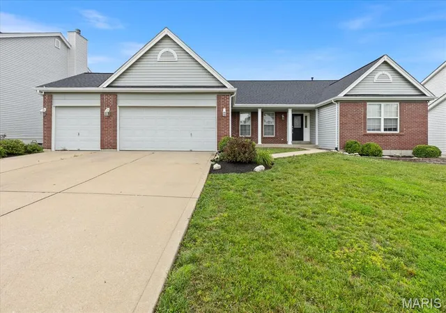 Photo 1 of Single family home for sale at 8010 Knights Crossing Dr, O Fallon, MO 63368 | MLS# MIS26039812 | Listing updated on 2026-10-01