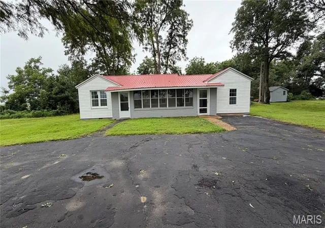 Photo 2 of Single family home for sale at 1349 County Hwy, Parma, MO 63870 | MLS# MIS26039818 | Listing updated on 2026-09-18